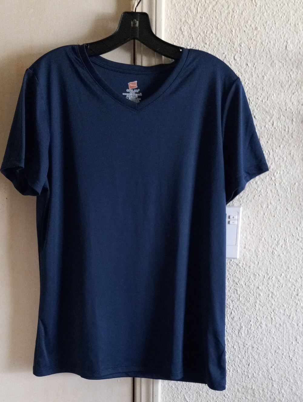 Hanes mens DRI V neck Tee size LG